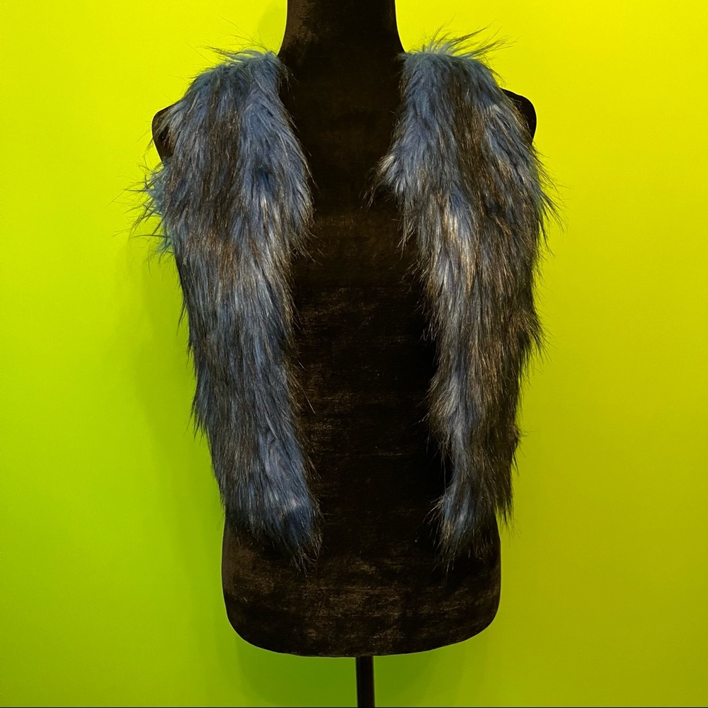 Disney d-signed faux fur blue/black vest jacket, size s 7/8